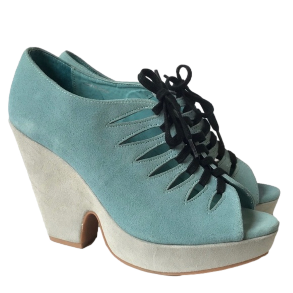 Deena & Ozzy Sz 7-blue suede shoes with off white heel & black lace up